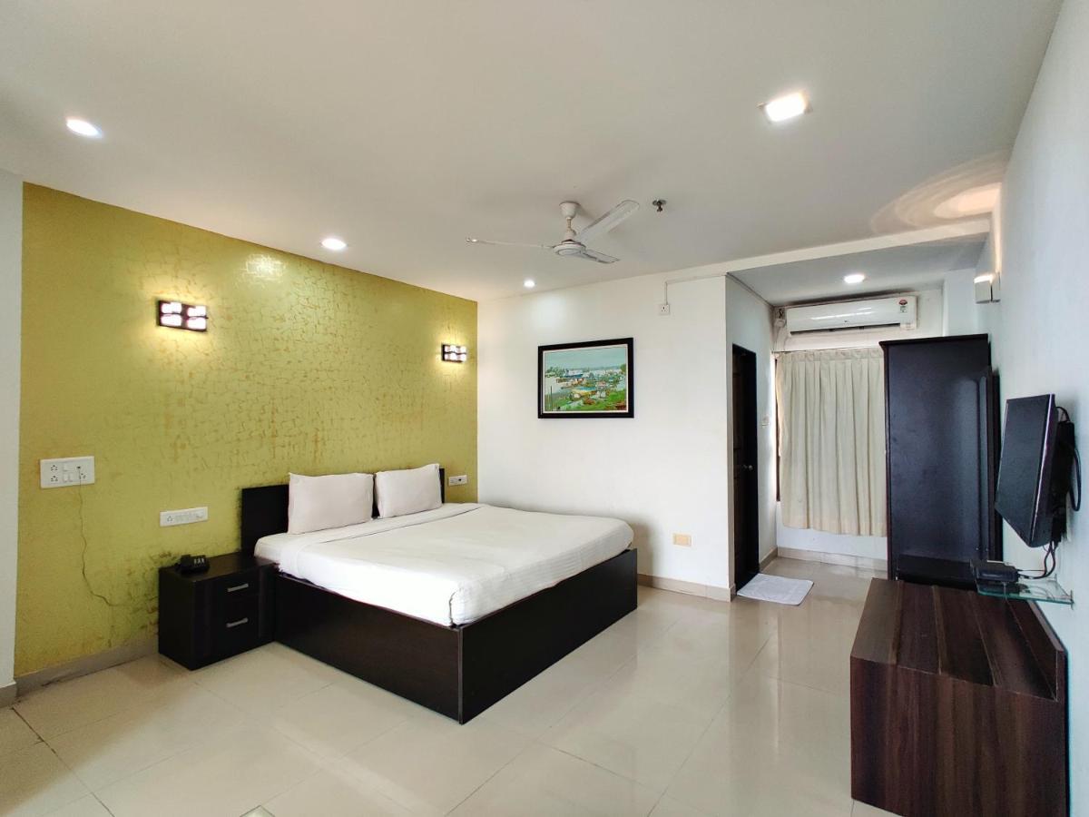 Golden Chariot Hotel Даман Экстерьер фото