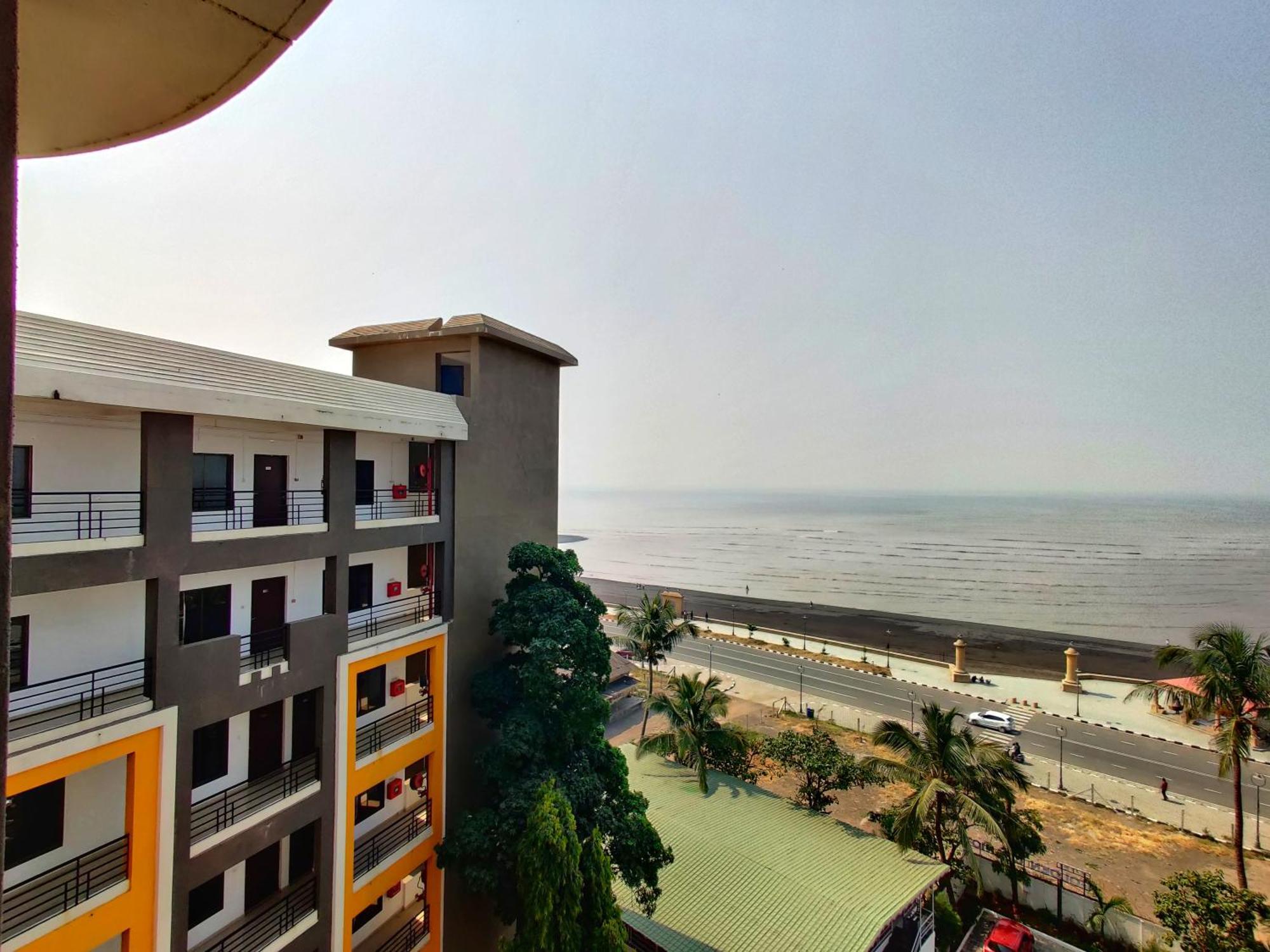 Golden Chariot Hotel Даман Экстерьер фото