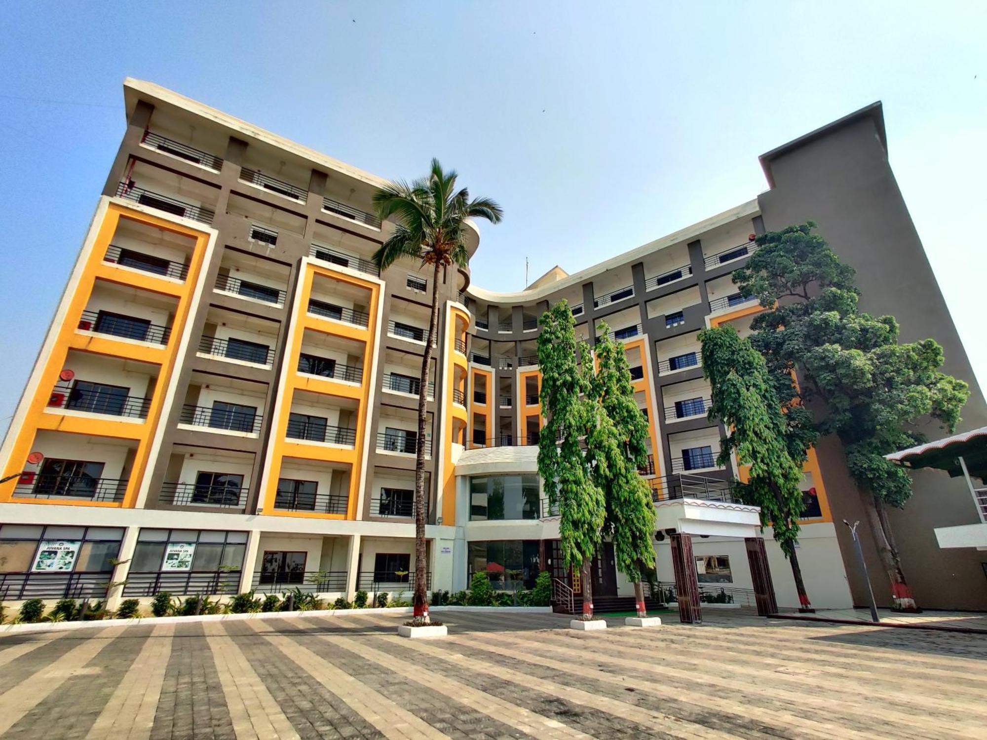 Golden Chariot Hotel Даман Экстерьер фото