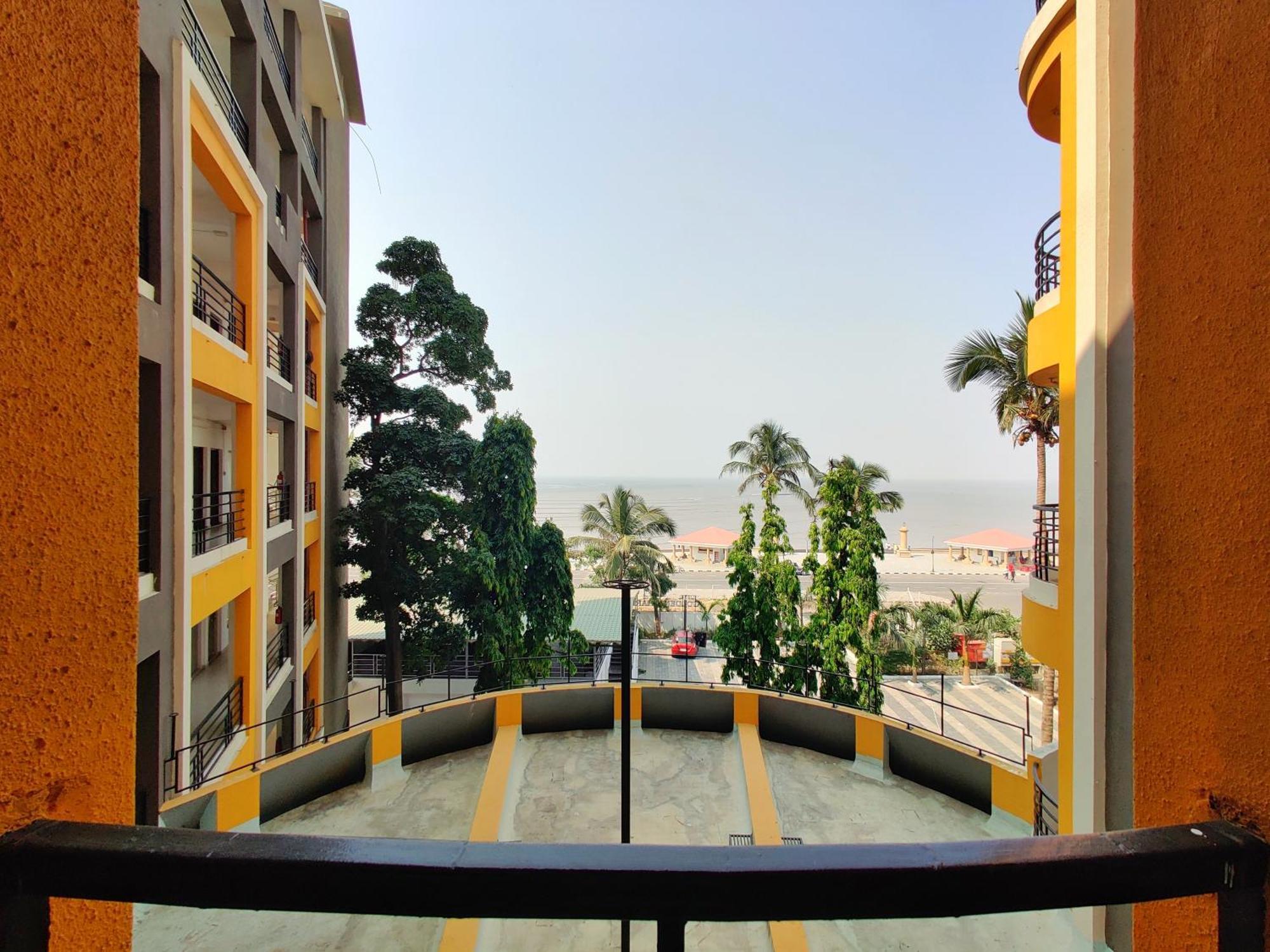 Golden Chariot Hotel Даман Экстерьер фото