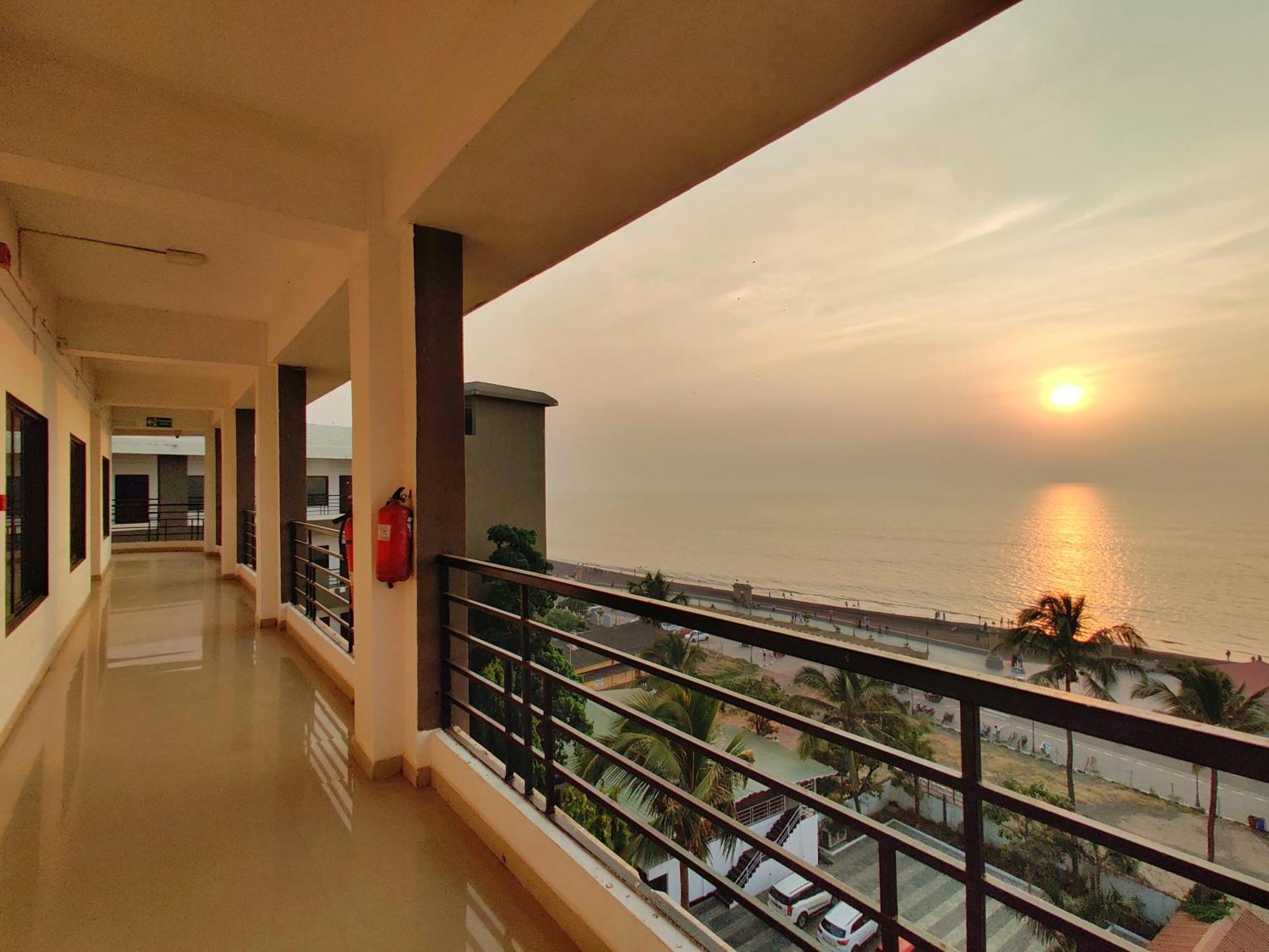 Golden Chariot Hotel Даман Экстерьер фото