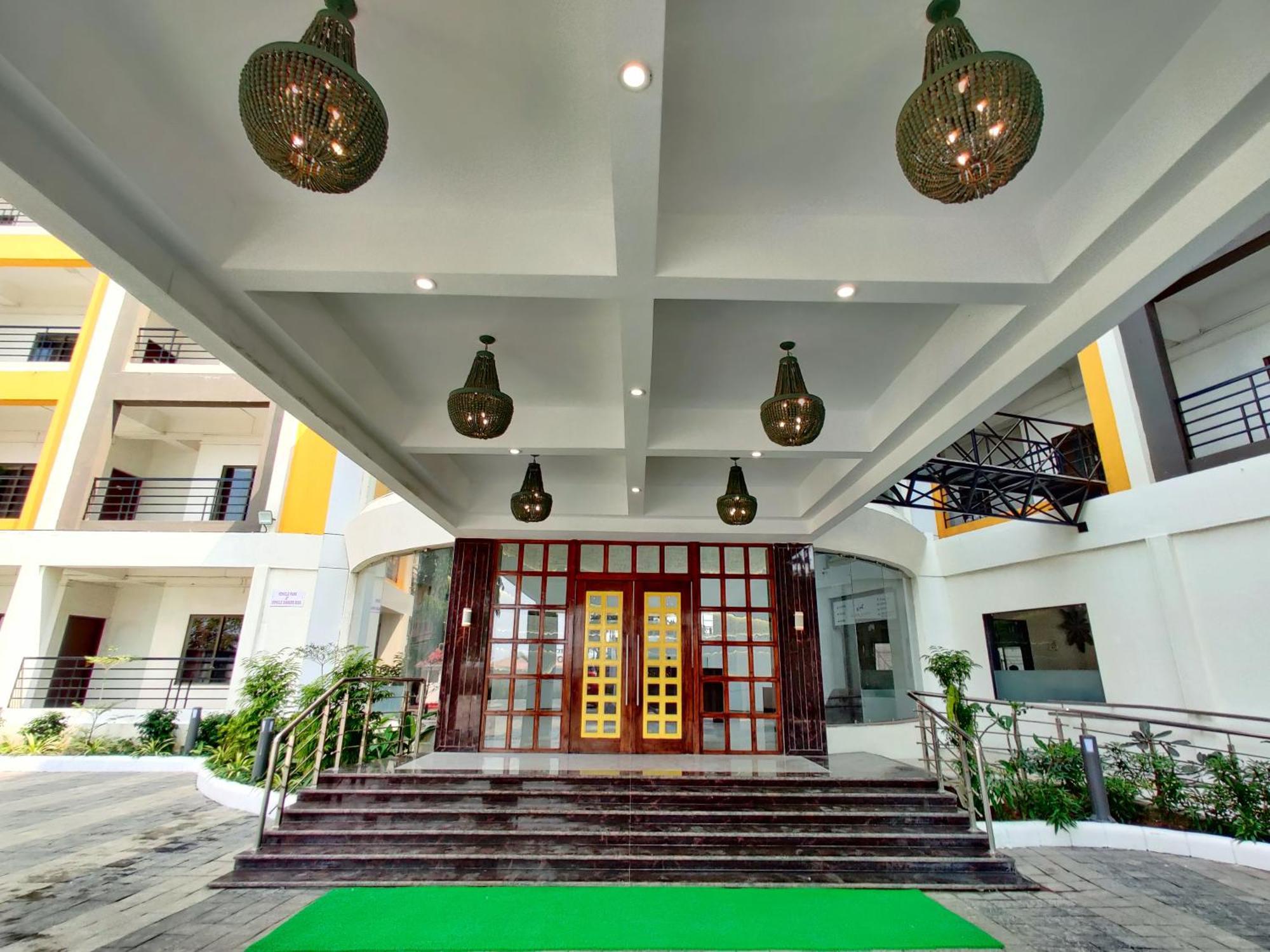 Golden Chariot Hotel Даман Экстерьер фото