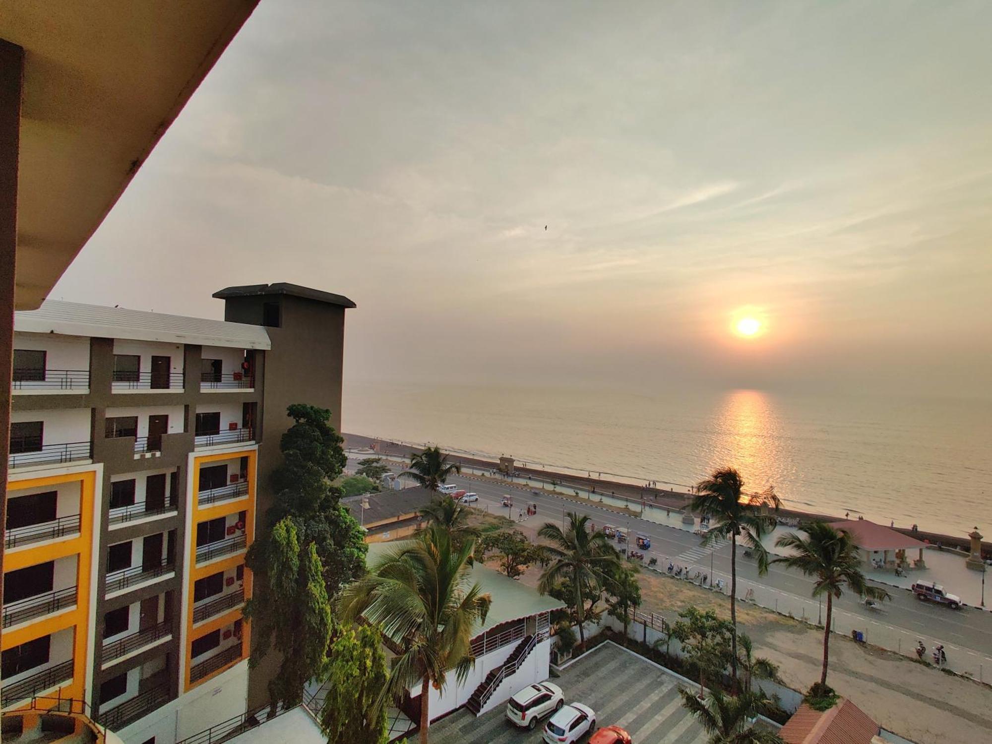 Golden Chariot Hotel Даман Экстерьер фото