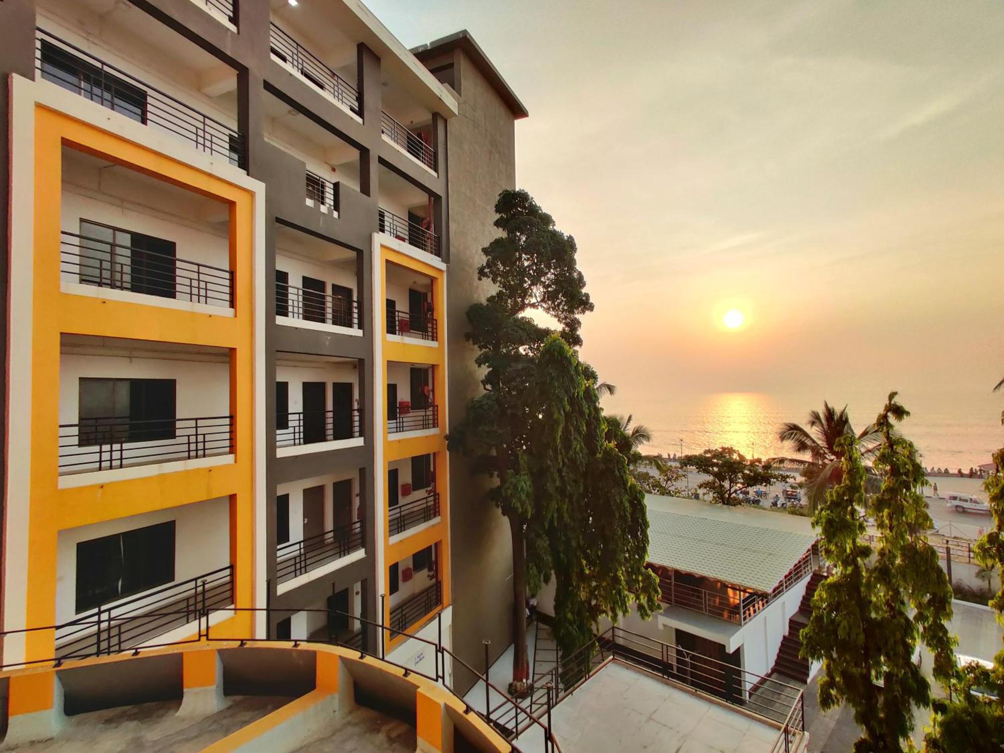 Golden Chariot Hotel Даман Экстерьер фото