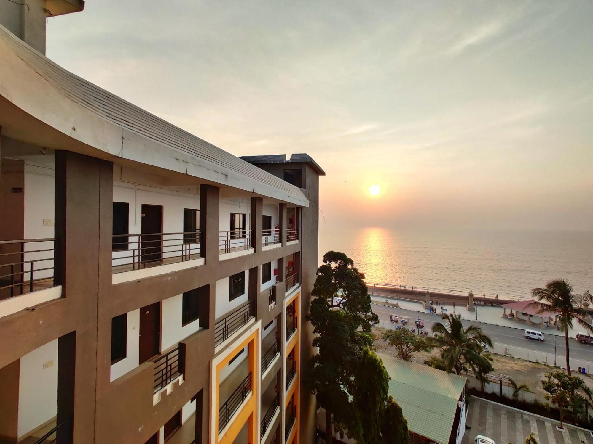 Golden Chariot Hotel Даман Экстерьер фото